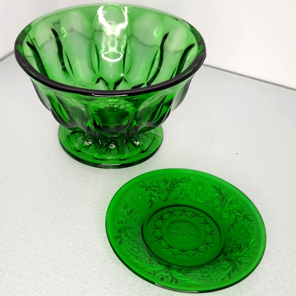 Lot 2 forest green vintage glass dishes 1 is Indiana Glass 2 is Anchor Hocking‎